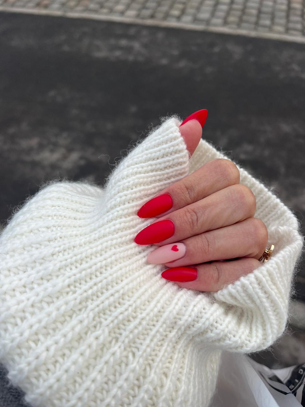 Manicure hybrydowy — Salon Urody BAD ANGEL, Szczecin (praca nr 1) — Emilia, Salon Urody BAD ANGEL Szczecin